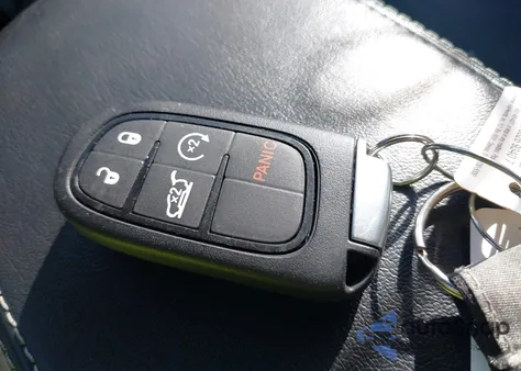 2023 Jeep Cherokee Altitude Lux 4X4 z USA, uszkodzony, nr VIN 1C4PJMMB2PD106726